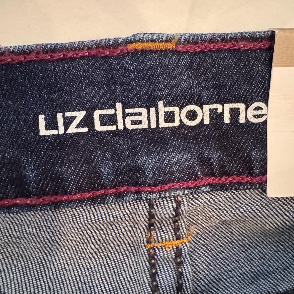 New with tags Liz Claiborne  Boyfriend Skinny Jeans Size 8 - Picture 3 of 7
